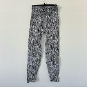 Athleta Flurry Elemental White Black High Rise Seamless Training Leggings NWOT M